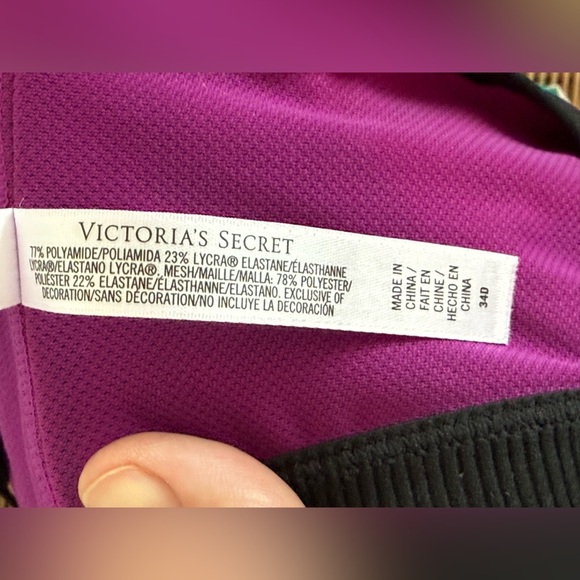 Victoria Secret's Sports Bra with Front Zip Closure and Adjustable Straps 34D - Picture 3 of 9